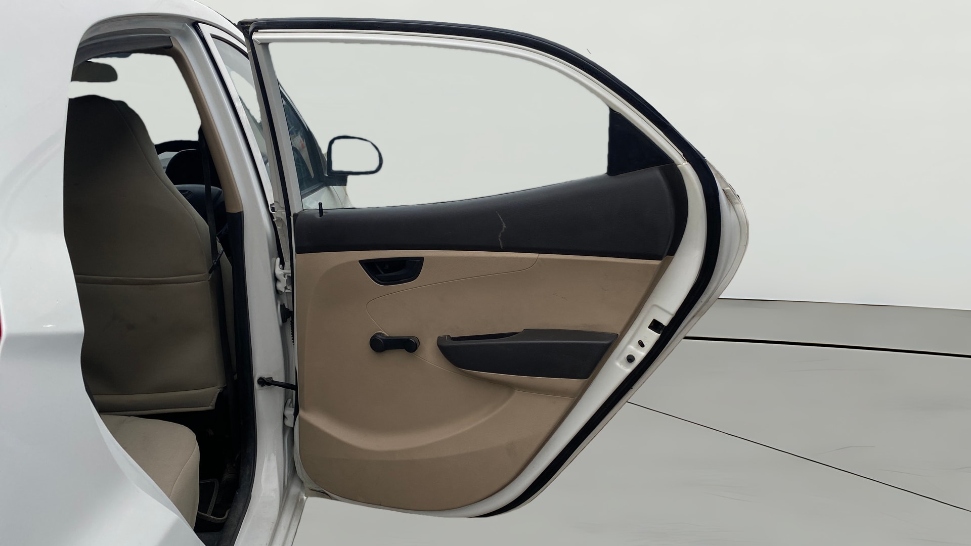 View 2015 Hyundai EON Era Plus Image 7 Used 2015 Hyundai EON Era Plus Image 7