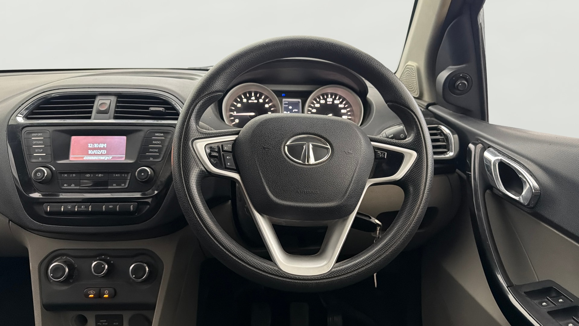 View 2016 Tata Tiago Revotorq XB Image 20 Used 2016 Tata Tiago Revotorq XB Image 20