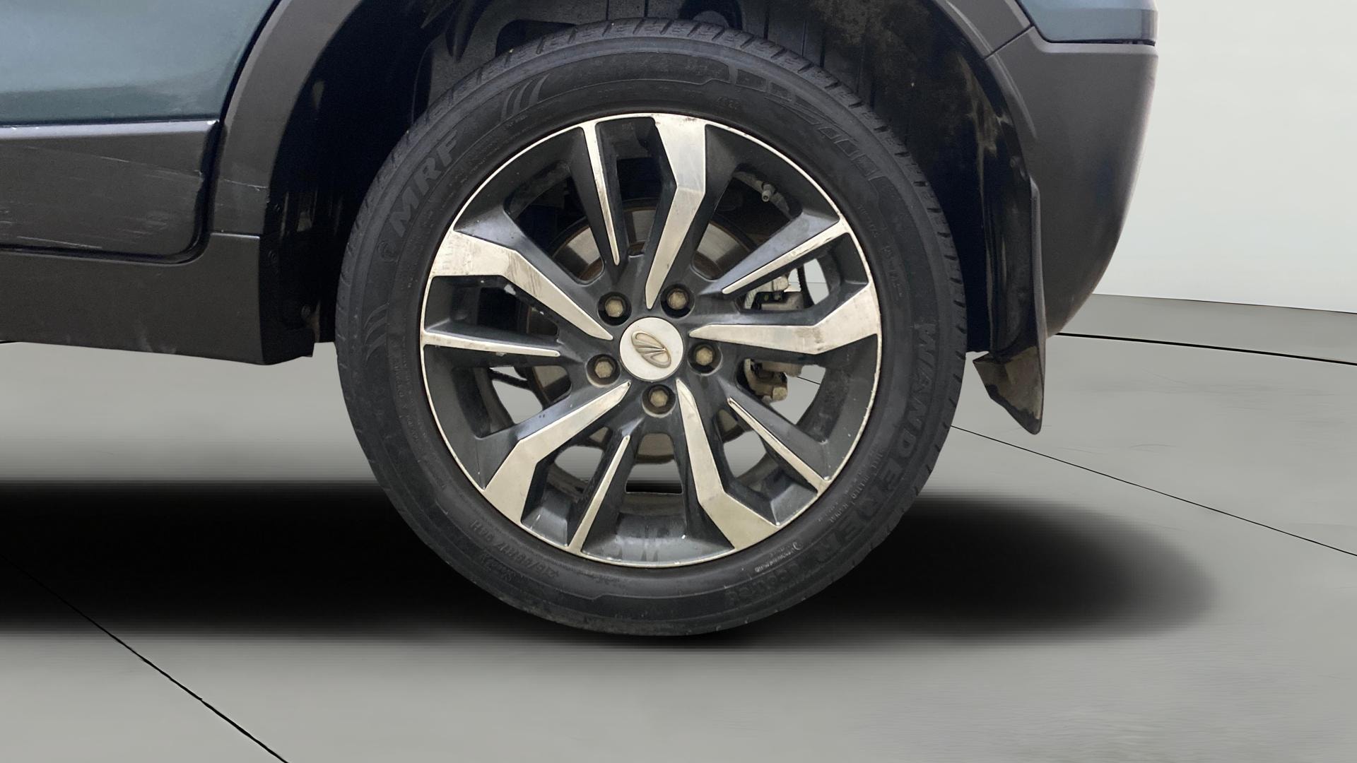 View 2020 Mahindra XUV300 W4 Petrol BS IV Image 11 Used 2020 Mahindra XUV300 W4 Petrol BS IV Image 11