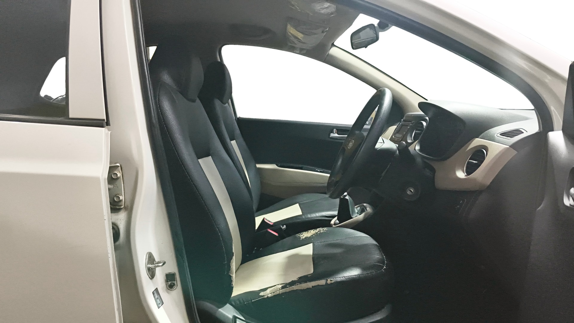 View 2015 Hyundai Grand i10 Sportz 1.2 Kappa Image 26 Used 2015 Hyundai Grand i10 Sportz 1.2 Kappa Image 26