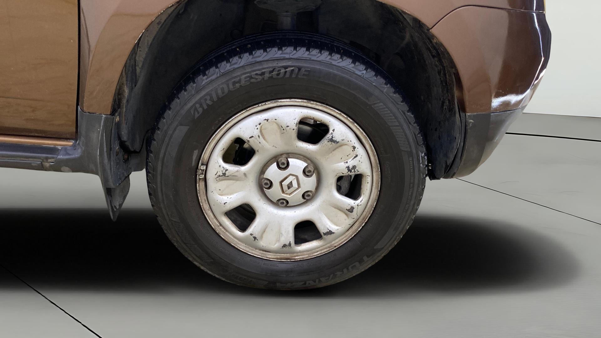 View 2015 Renault Duster Diesel 85PS STD Image 39 Used 2015 Renault Duster Diesel 85PS STD Image 39
