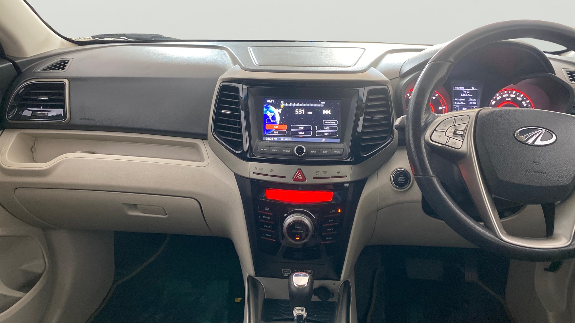 View 2019 Mahindra XUV300 W4 Petrol BS IV Image 17 Used 2019 Mahindra XUV300 W4 Petrol BS IV Image 17