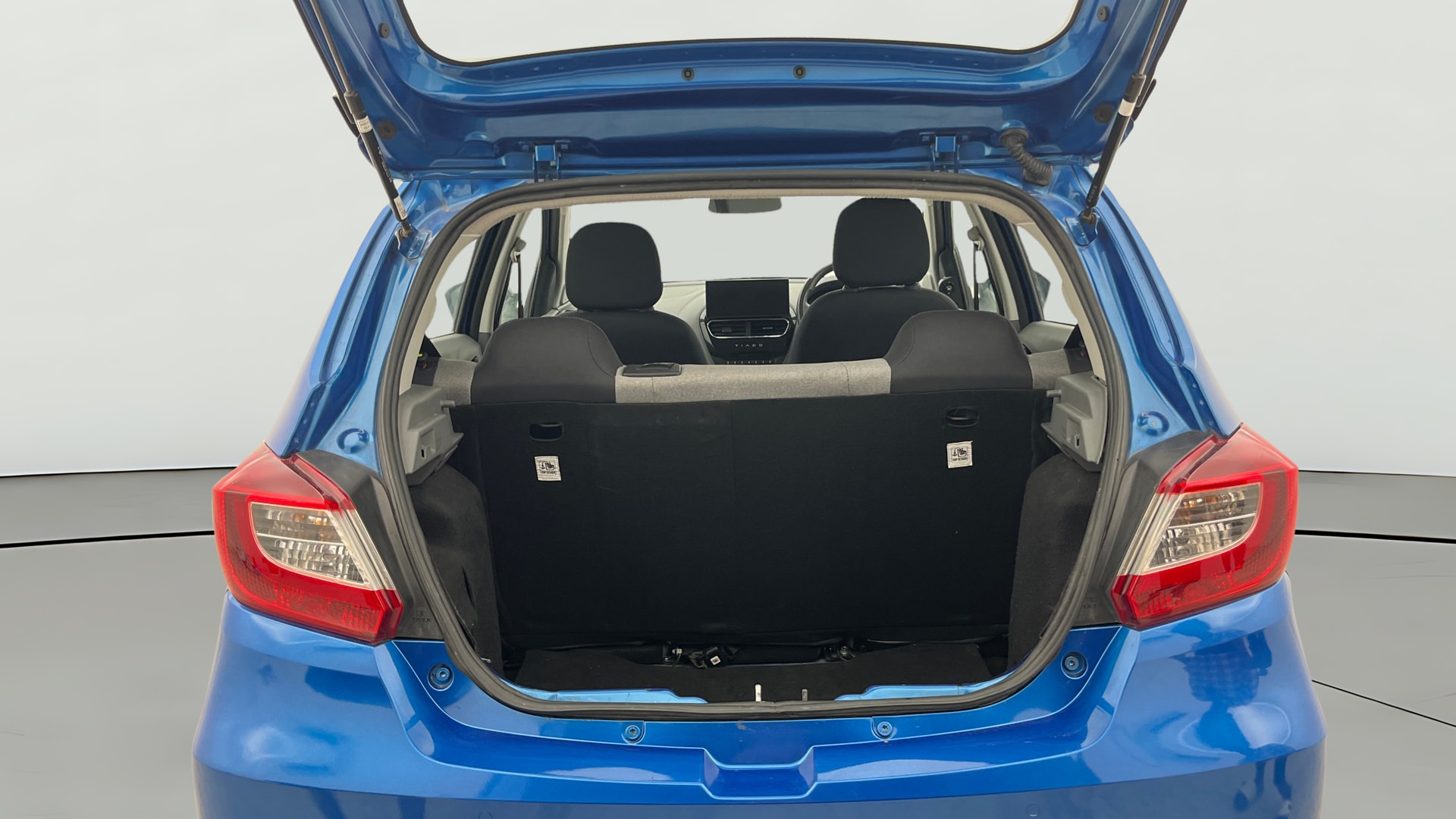 View 2025 Tata Tiago Revotorq XB Image 38 Used 2025 Tata Tiago Revotorq XB Image 38