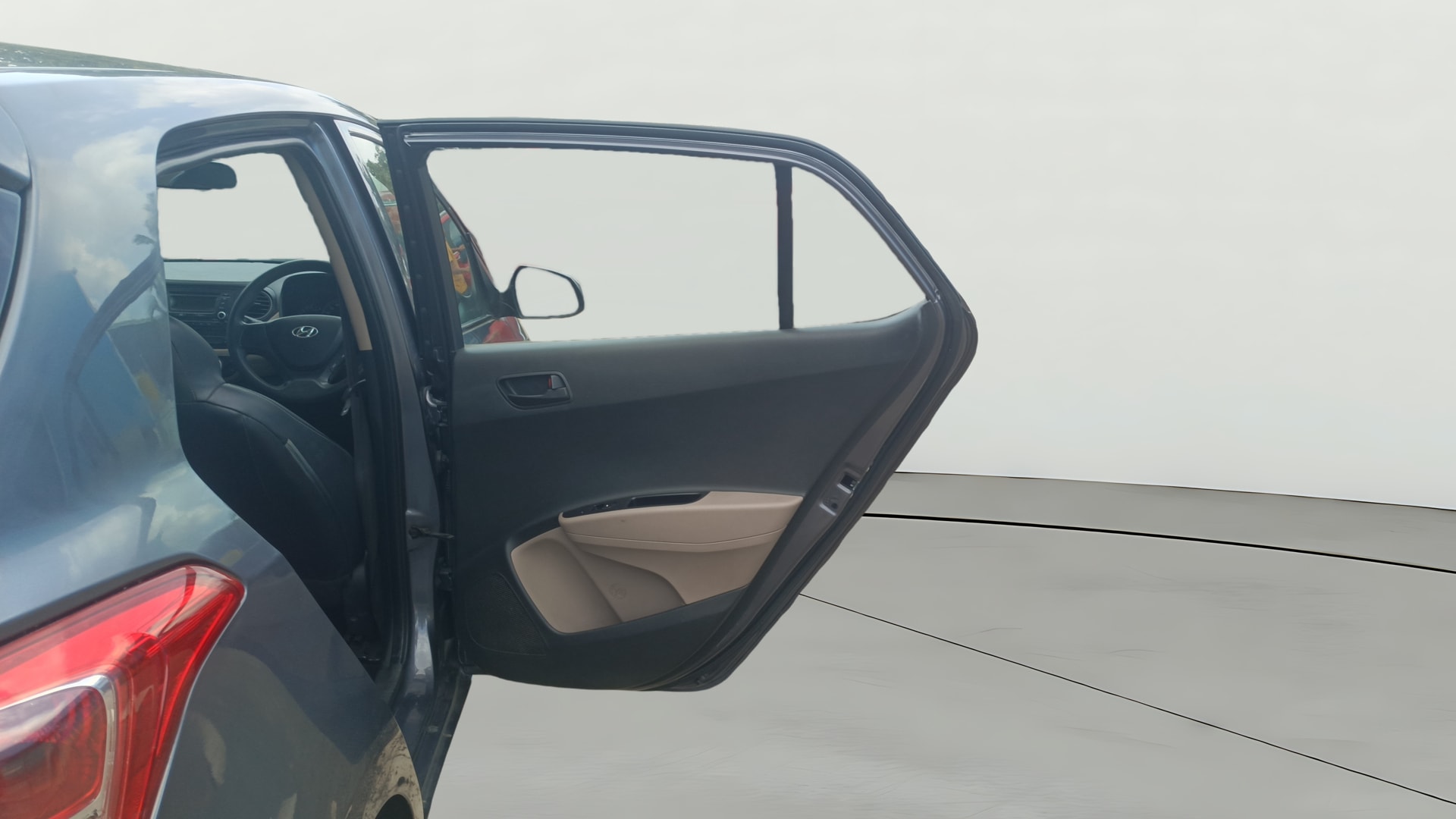 View 2015 Hyundai Grand i10 Magna 1.2 Kappa VTVT Image 7 Used 2015 Hyundai Grand i10 Magna 1.2 Kappa VTVT Image 7
