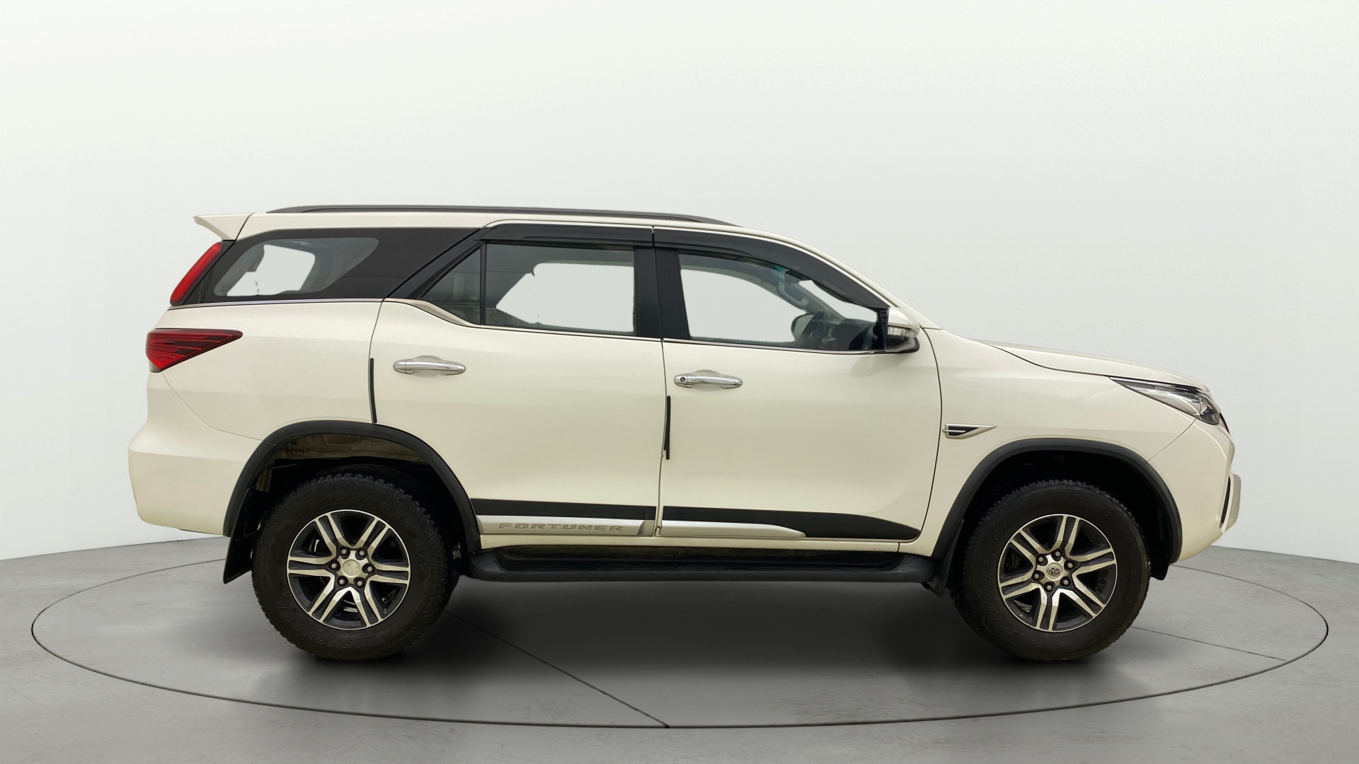 View 2017 Toyota Fortuner 2.8 4X2 MT Image 29 Used 2017 Toyota Fortuner 2.8 4X2 MT Image 29