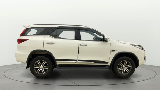 View Toyota Fortuner Image 29 Used Toyota Fortuner Image 29