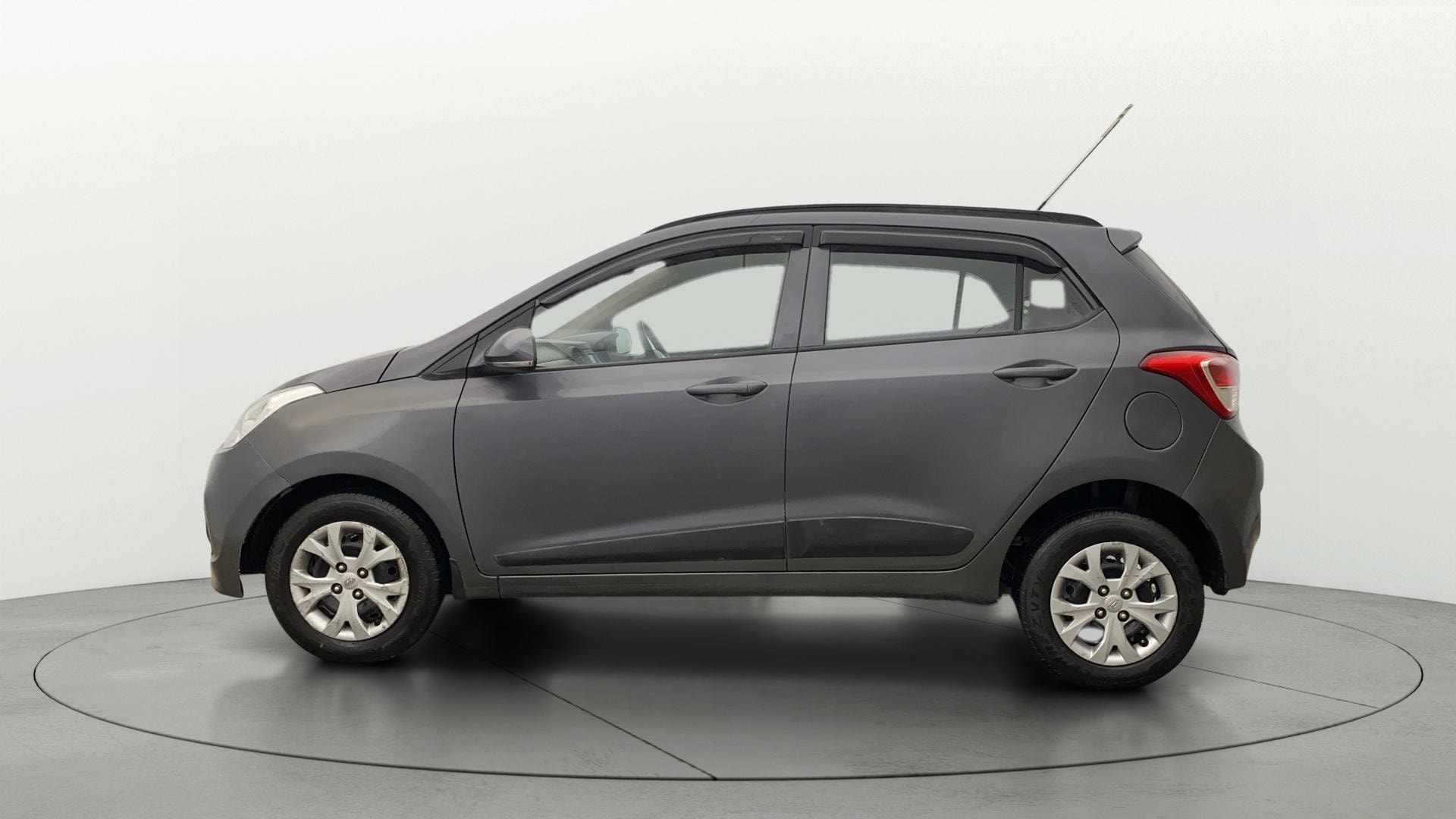 View 2016 Hyundai Grand i10 Sportz 1.2 Kappa Image 5 Used 2016 Hyundai Grand i10 Sportz 1.2 Kappa Image 5
