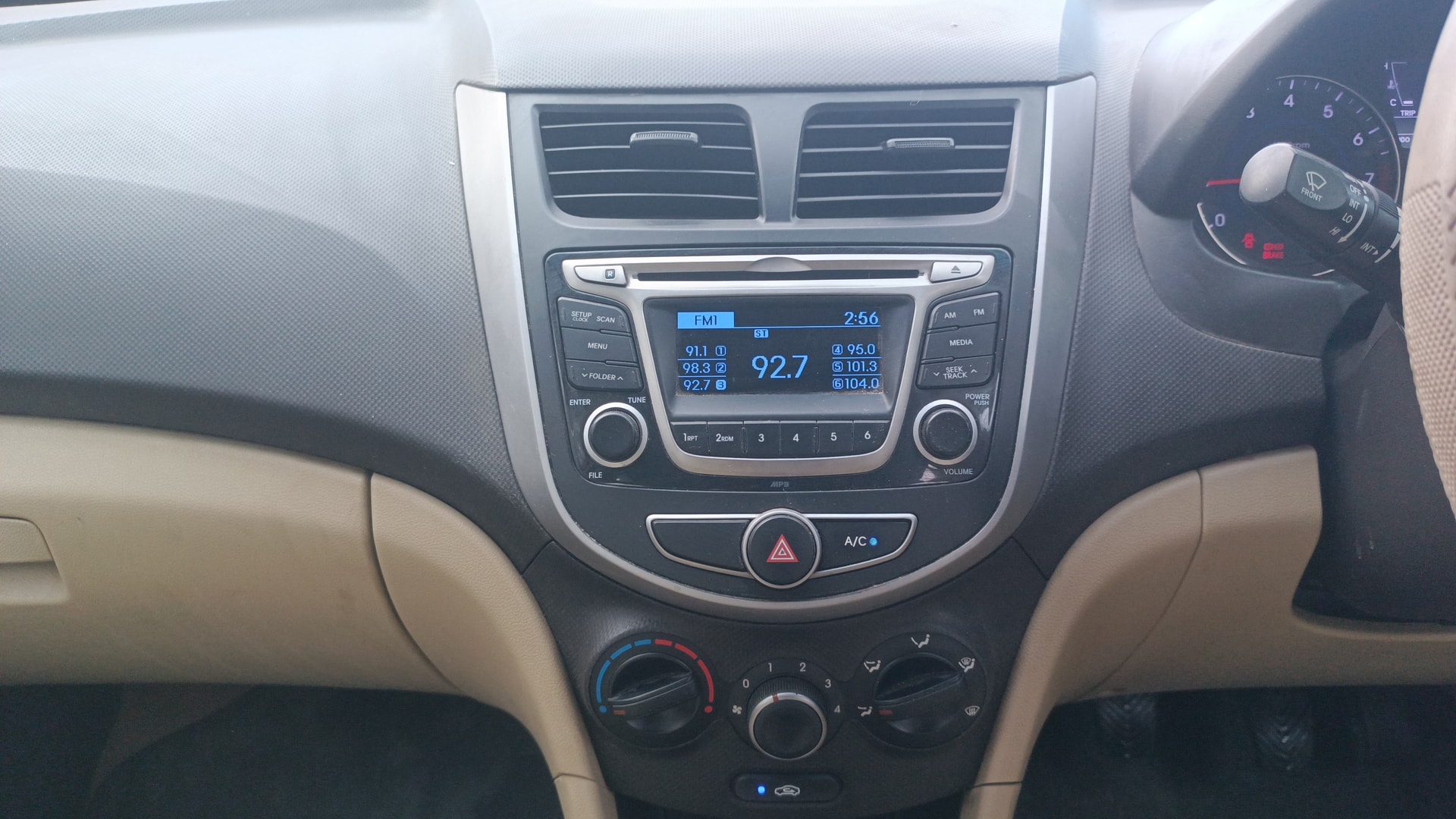 View 2015 Hyundai Fluidic Verna 1.4 VTVT CX Image 17 Used 2015 Hyundai Fluidic Verna 1.4 VTVT CX Image 17