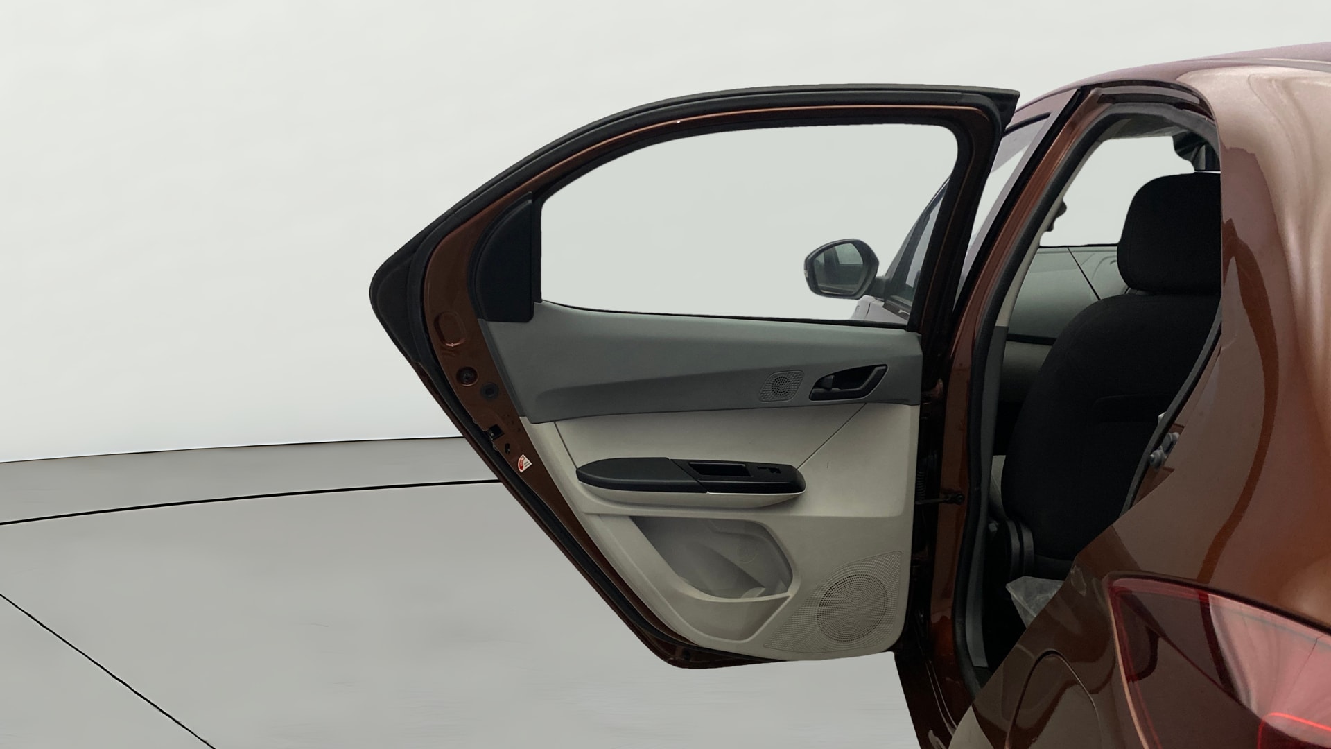 View 2025 Tata Tiago Revotorq XB Image 22 Used 2025 Tata Tiago Revotorq XB Image 22