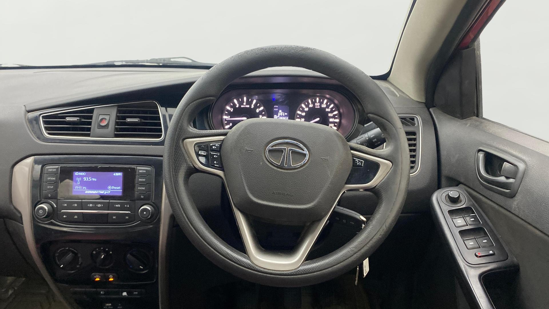 View 2015 Tata Bolt XE Quadrajet 75PS Diesel Image 21 Used 2015 Tata Bolt XE Quadrajet 75PS Diesel Image 21
