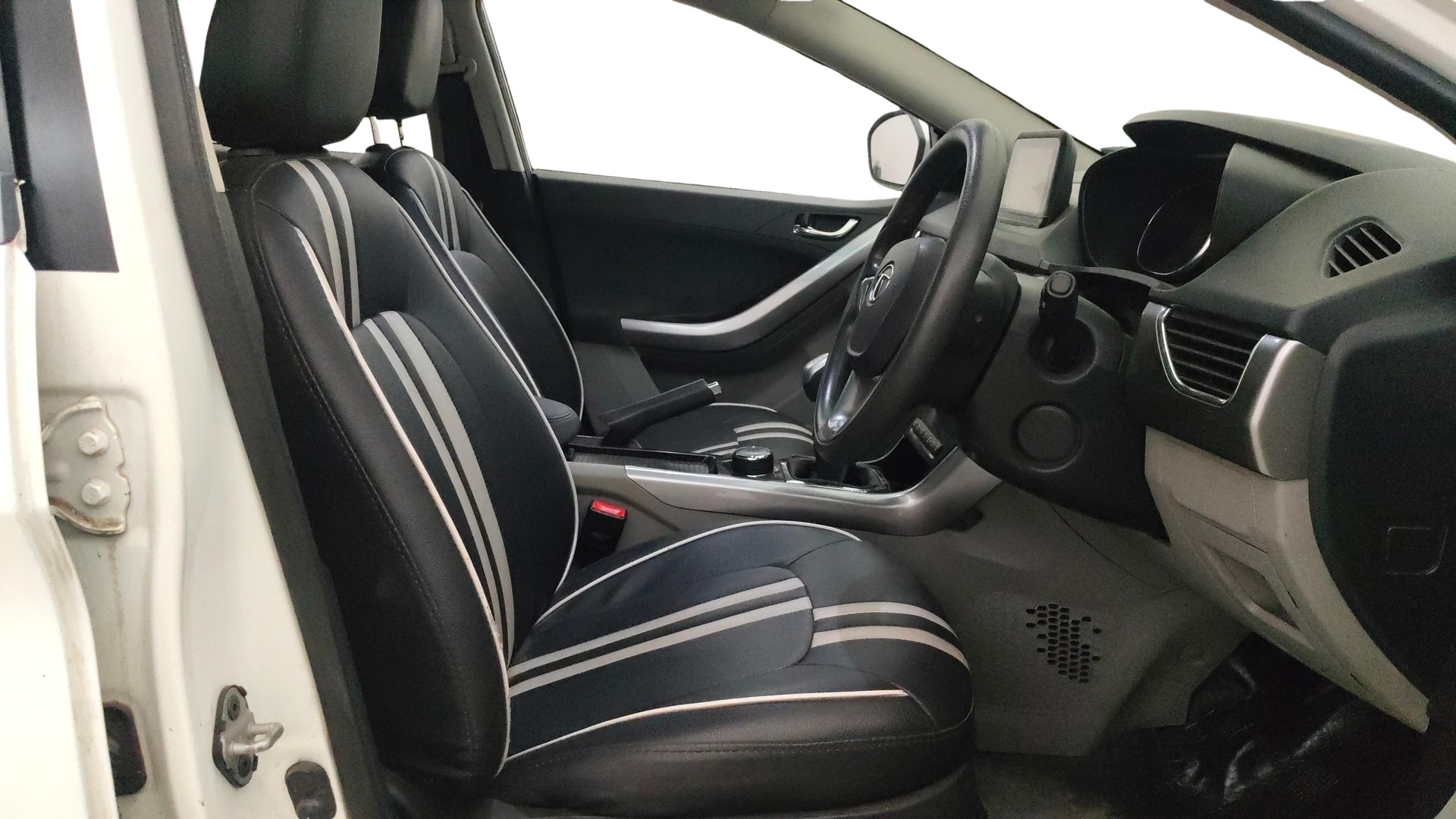View 2018 Tata Nexon Revotron XE Image 26 Used 2018 Tata Nexon Revotron XE Image 26