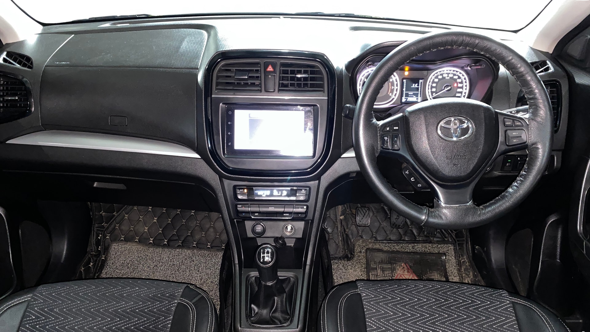 View 2022 Toyota Urban Cruiser High MT Image 16 Used 2022 Toyota Urban Cruiser High MT Image 16