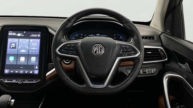 View MG Hector Plus Image 14 Used MG Hector Plus Image 14
