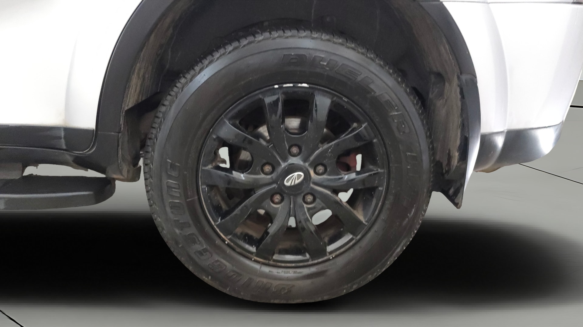 View 2015 Mahindra XUV500 W10 FWD Image 8 Used 2015 Mahindra XUV500 W10 FWD Image 8