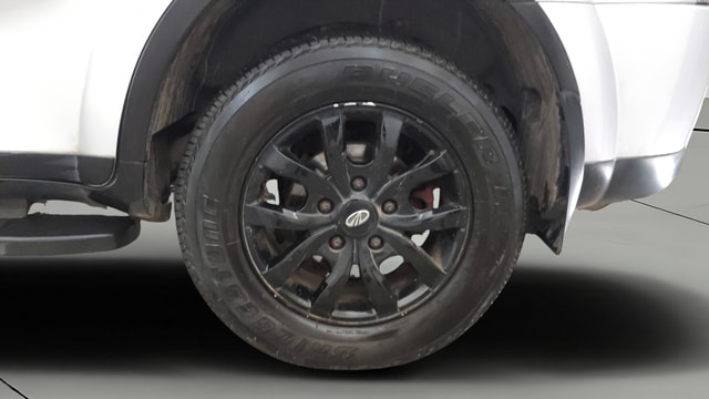 View Mahindra XUV500 Image 8 Used Mahindra XUV500 Image 8