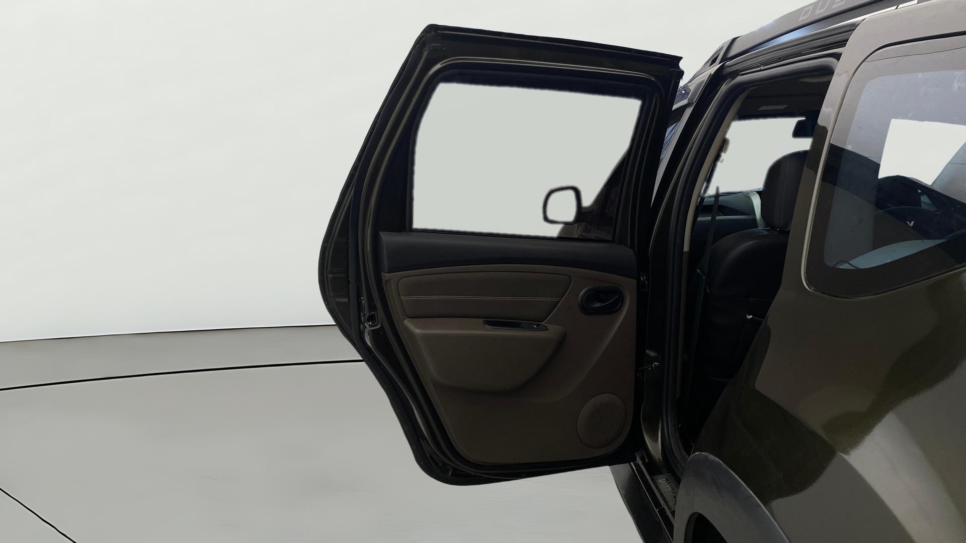 View 2019 Renault Duster Diesel 110PS RXZ AMT Image 22 Used 2019 Renault Duster Diesel 110PS RXZ AMT Image 22
