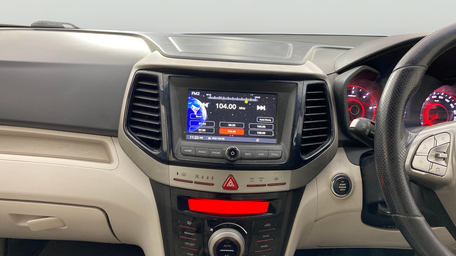 View 2019 Mahindra XUV300 W4 Petrol BS IV Image 33 Used 2019 Mahindra XUV300 W4 Petrol BS IV Image 33