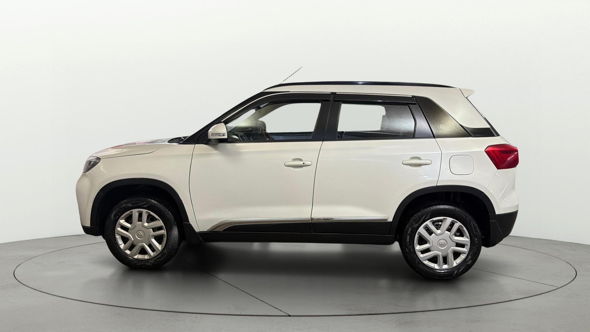 View 2022 Toyota Urban Cruiser Mid MT Image 5 Used 2022 Toyota Urban Cruiser Mid MT Image 5