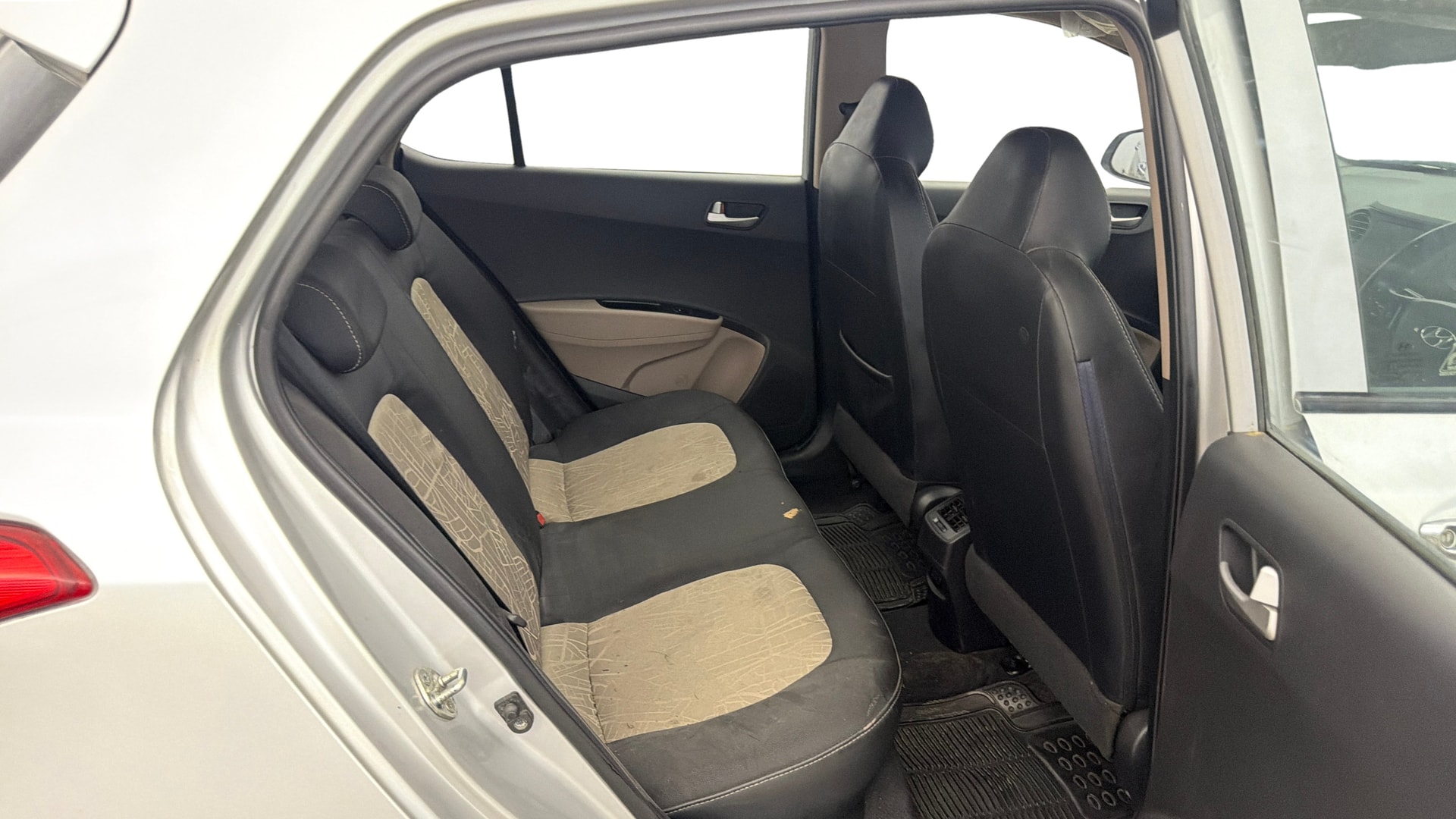 View 2015 Hyundai Grand i10 Asta AT 1.2 Kappa VTVT Image 34 Used 2015 Hyundai Grand i10 Asta AT 1.2 Kappa VTVT Image 34