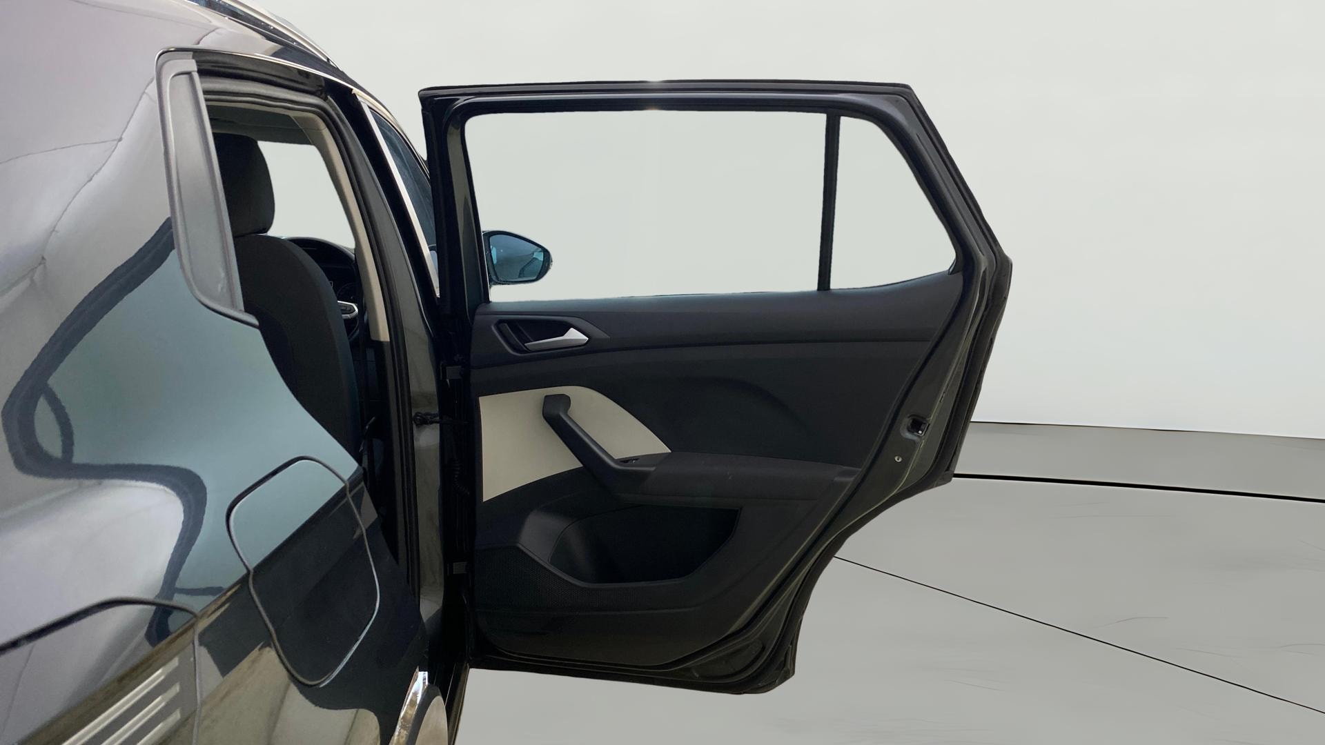 View 2022 Volkswagen Taigun 1.0 TSI Highline AT Image 6 Used 2022 Volkswagen Taigun 1.0 TSI Highline AT Image 6