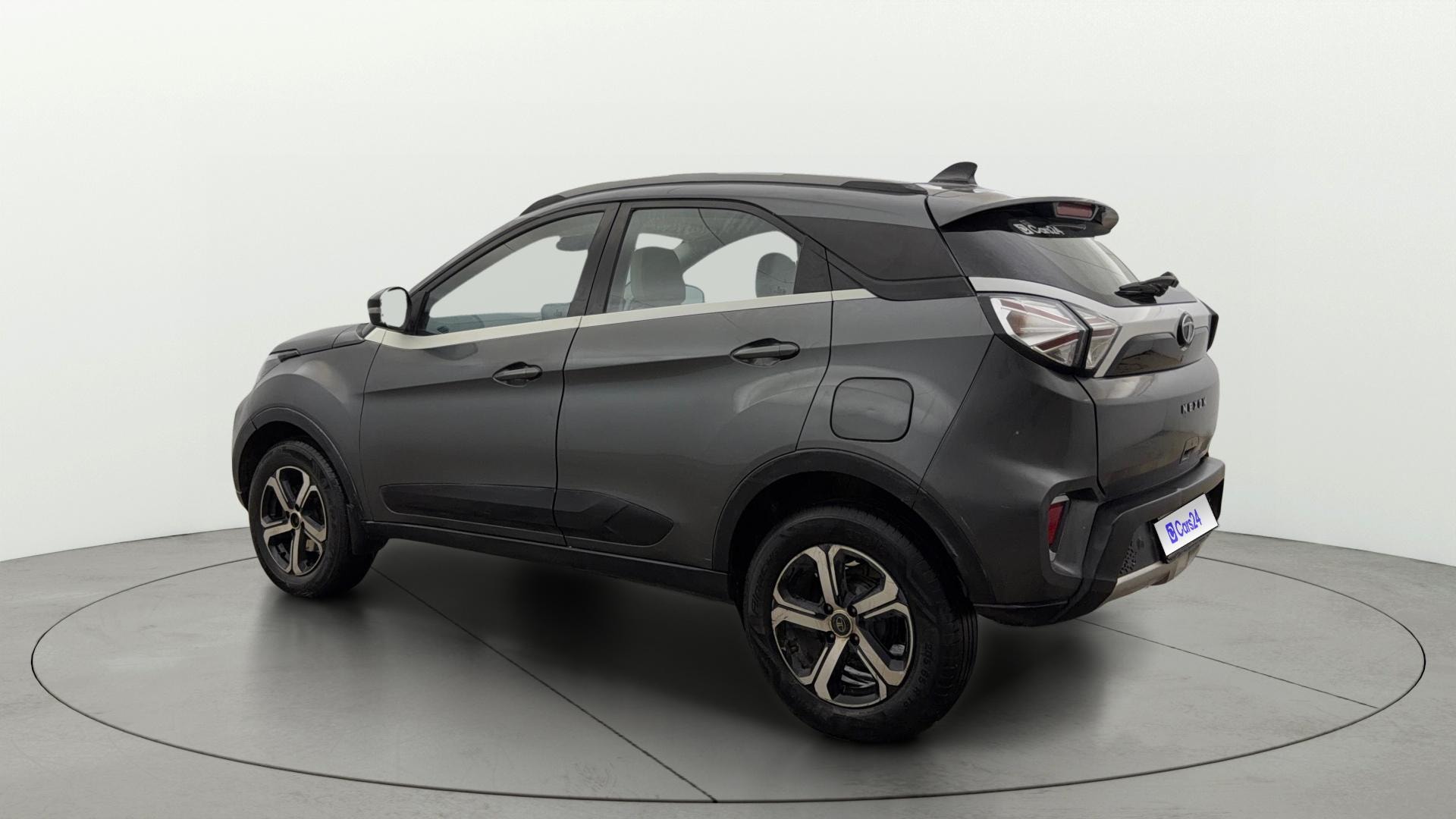 View 2022 Tata Nexon Revotron XE Image 2 Used 2022 Tata Nexon Revotron XE Image 2