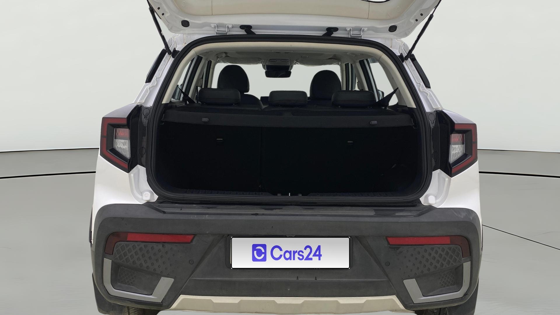View 2025 Mahindra XUV 3XO AX5L 1.2 TGDi AT Image 40 Used 2025 Mahindra XUV 3XO AX5L 1.2 TGDi AT Image 40