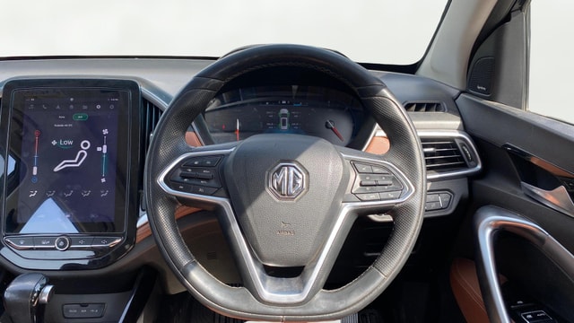 View MG Hector Plus Image 14 Used MG Hector Plus Image 14