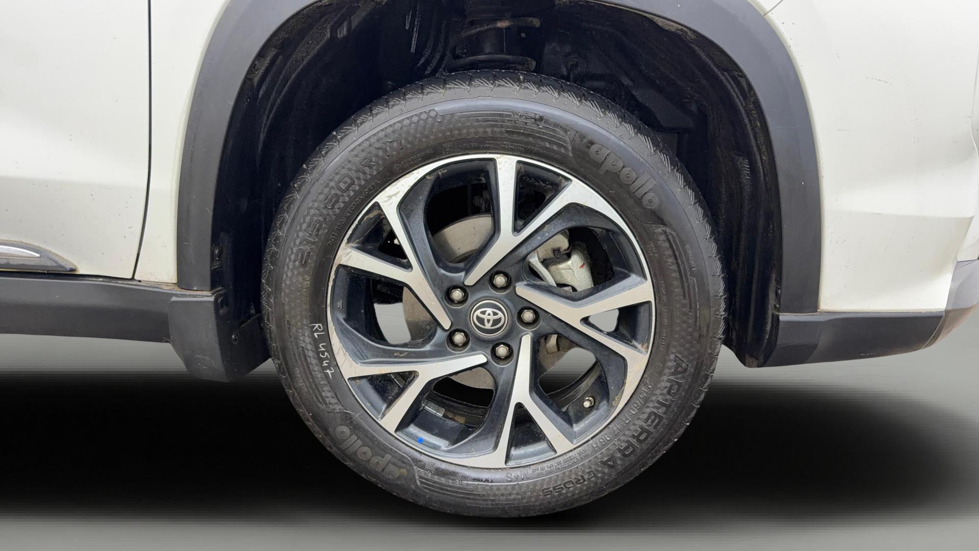 View 2024 Toyota Urban Cruiser Hyryder V e-Drive 2WD HYBRID Image 42 Used 2024 Toyota Urban Cruiser Hyryder V e-Drive 2WD HYBRID Image 42