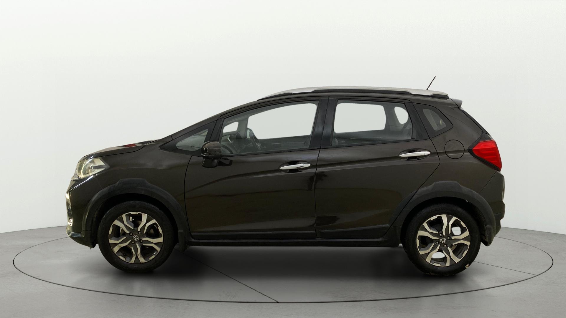 View 2018 Honda WR-V S MT Diesel Edge Edition Image 5 Used 2018 Honda WR-V S MT Diesel Edge Edition Image 5