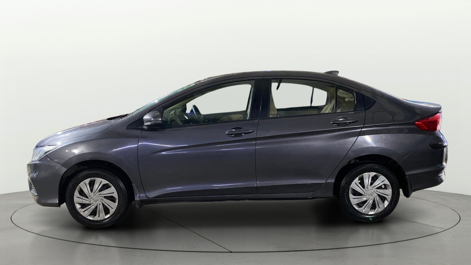 View 2017 Honda City ZX MT Diesel Anniversary Edition Image 6 Used 2017 Honda City ZX MT Diesel Anniversary Edition Image 6
