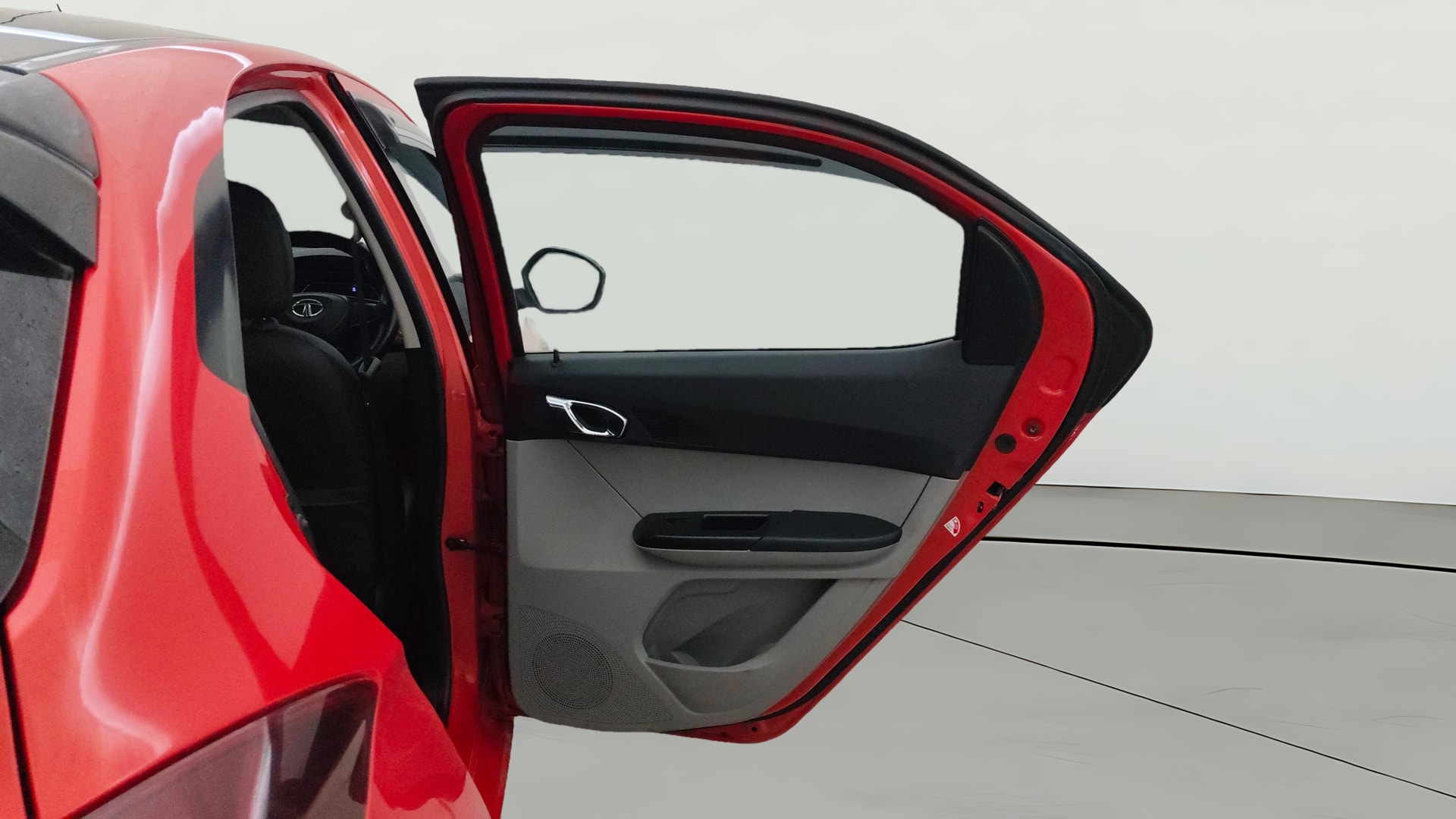View 2020 Tata Tiago Revotorq XB Image 7 Used 2020 Tata Tiago Revotorq XB Image 7