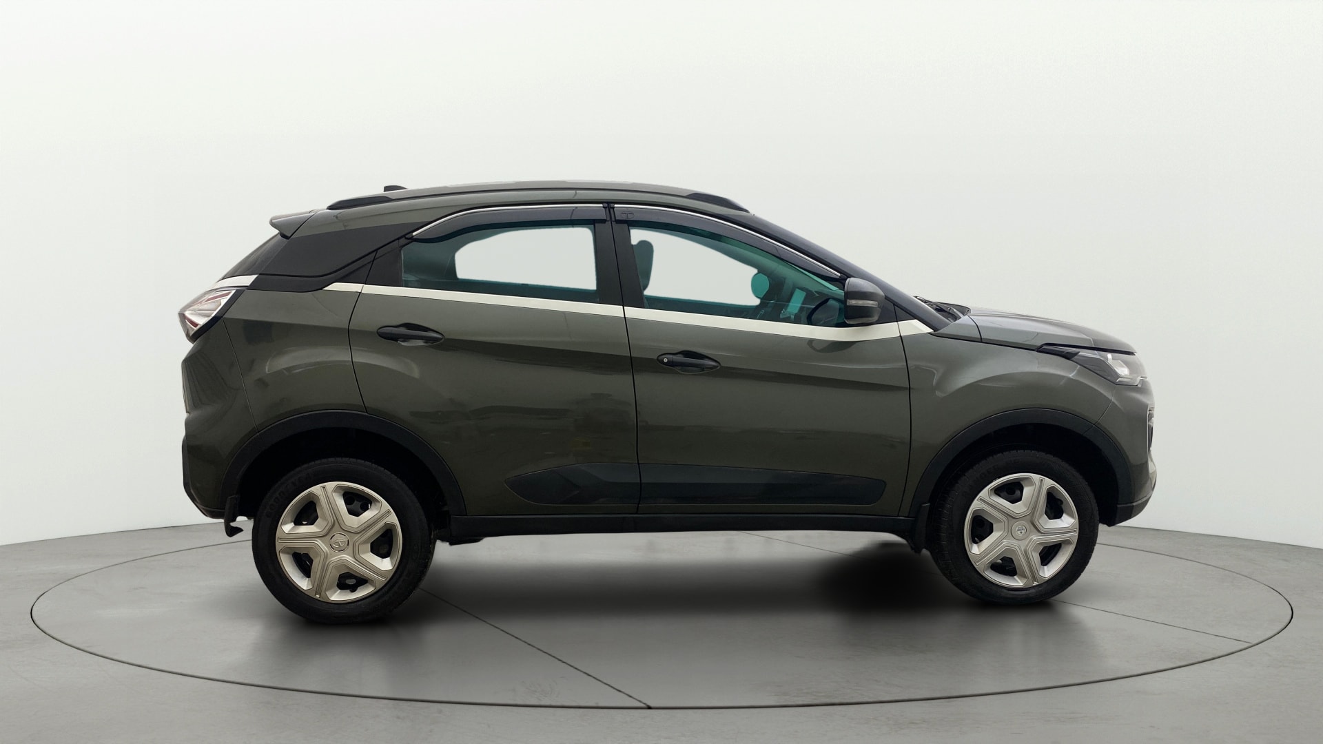 View 2022 Tata Nexon Revotron XE Image 8 Used 2022 Tata Nexon Revotron XE Image 8