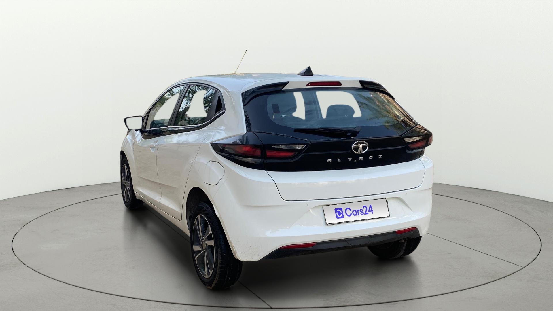 View 2022 Tata Altroz XZ Petrol Image 2 Used 2022 Tata Altroz XZ Petrol Image 2
