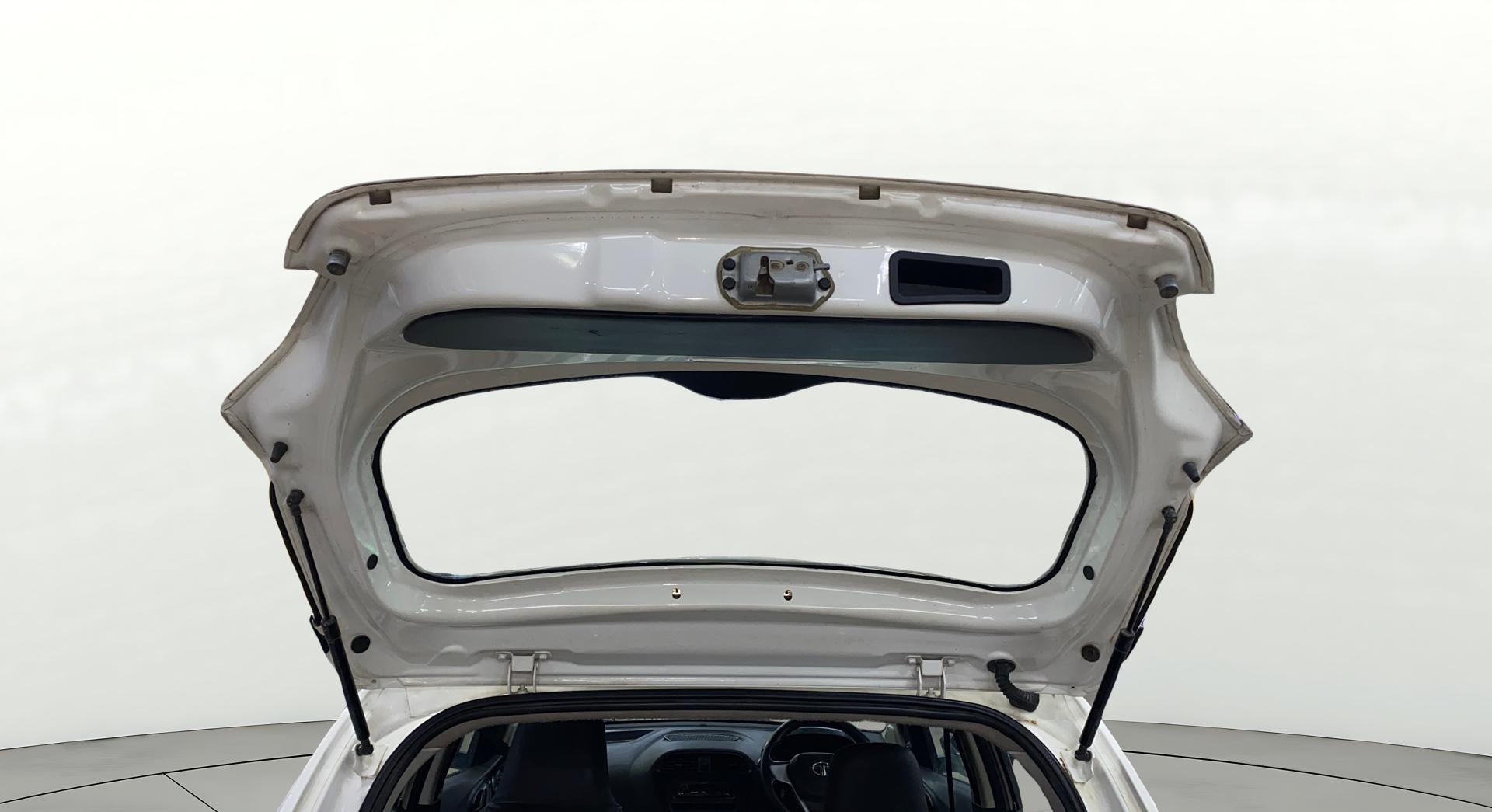 View 2018 Tata Tiago Revotorq XB Image 16 Used 2018 Tata Tiago Revotorq XB Image 16