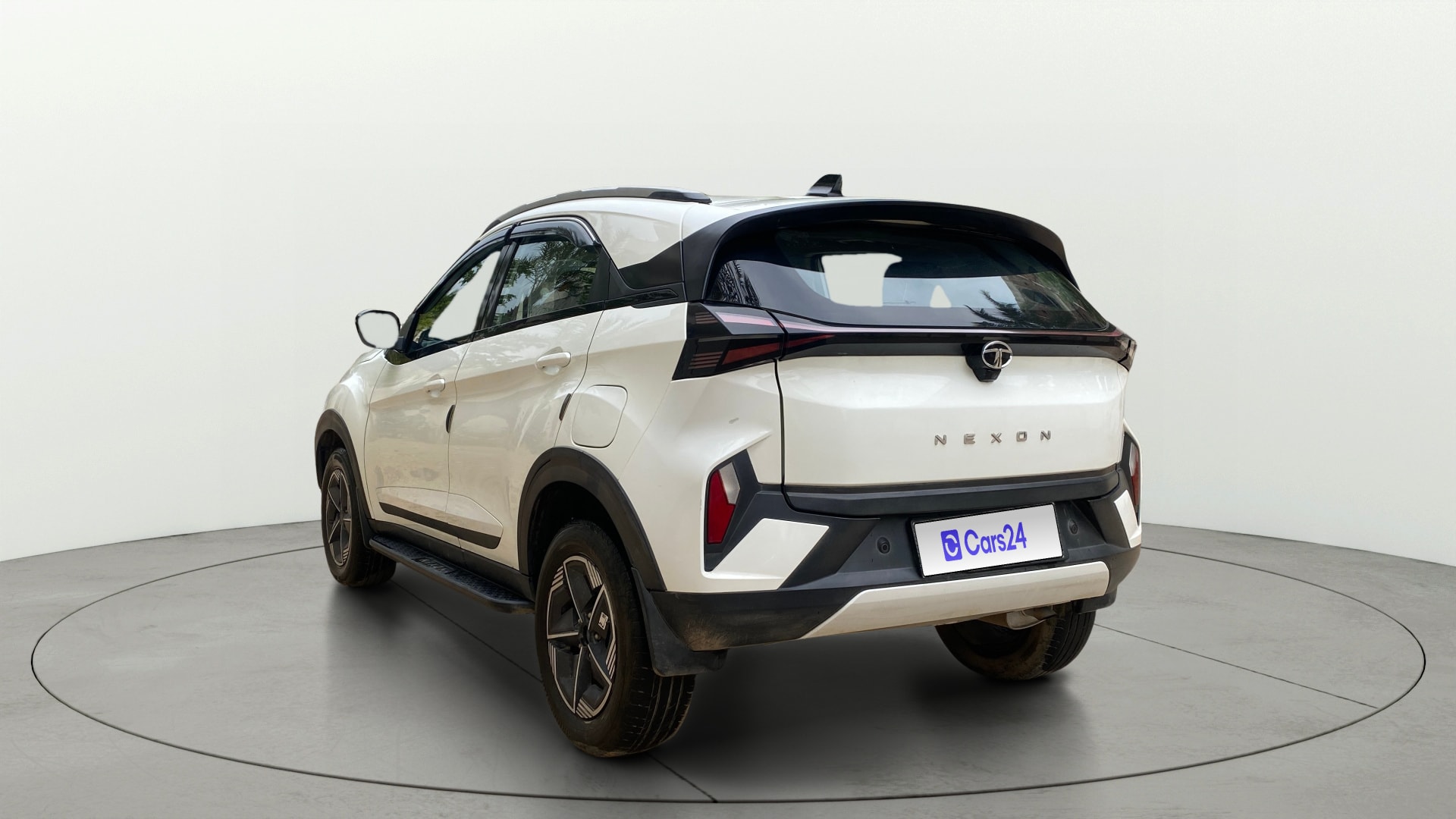 View 2024 Tata Nexon Revotron XE Image 2 Used 2024 Tata Nexon Revotron XE Image 2