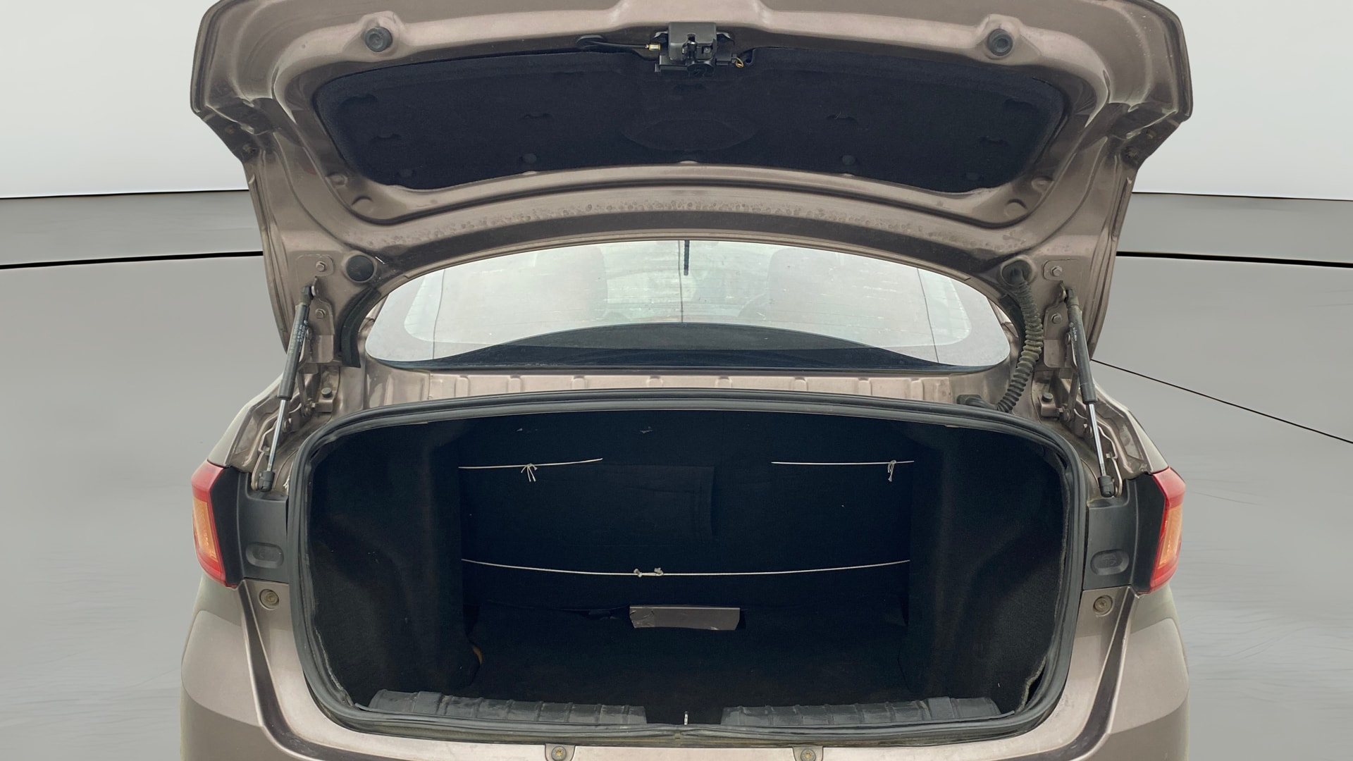 View 2017 Tata Tigor XZ (O) Petrol Image 37 Used 2017 Tata Tigor XZ (O) Petrol Image 37