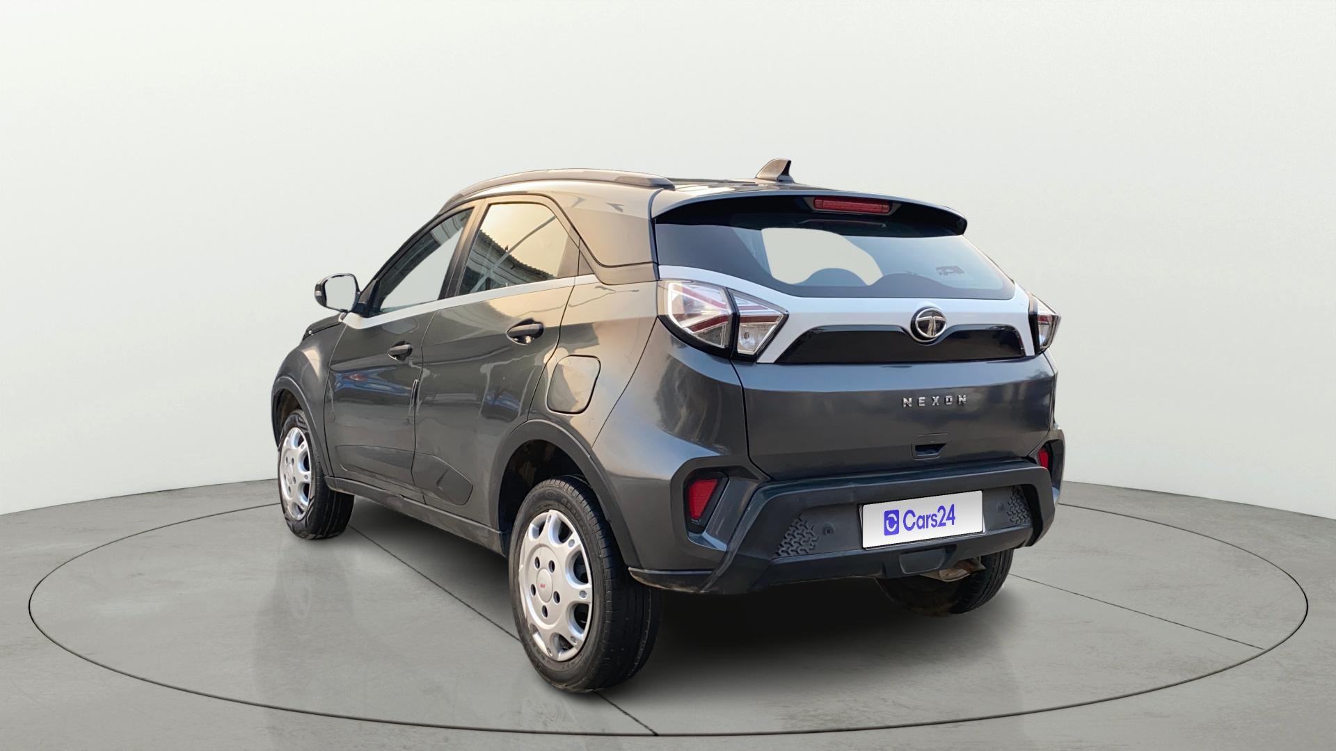 View 2023 Tata Nexon Revotron XE Image 2 Used 2023 Tata Nexon Revotron XE Image 2