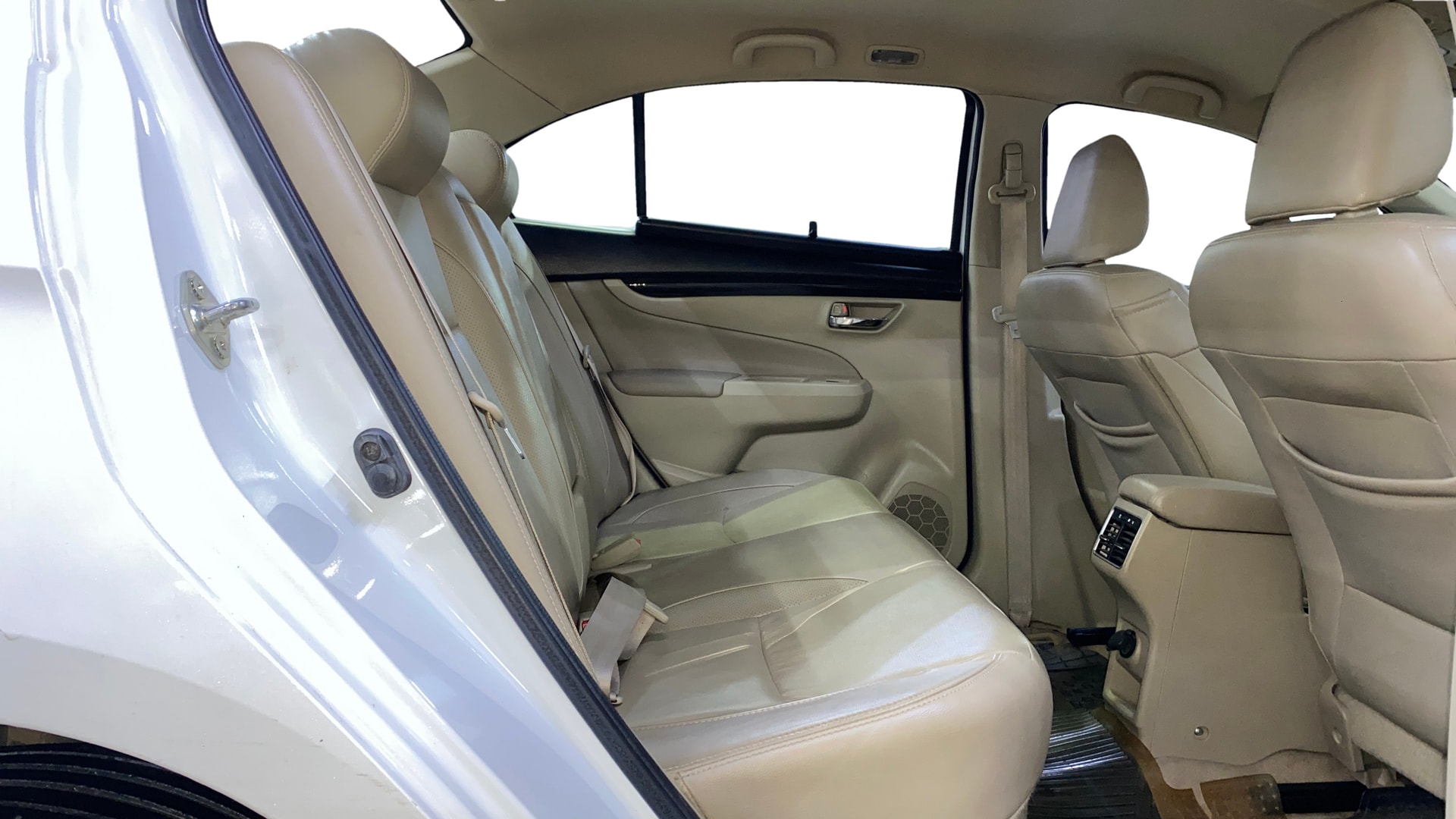 View 2018 Maruti Suzuki 1000 Base Variant Image 38 Used 2018 Maruti Suzuki 1000 Base Variant Image 38