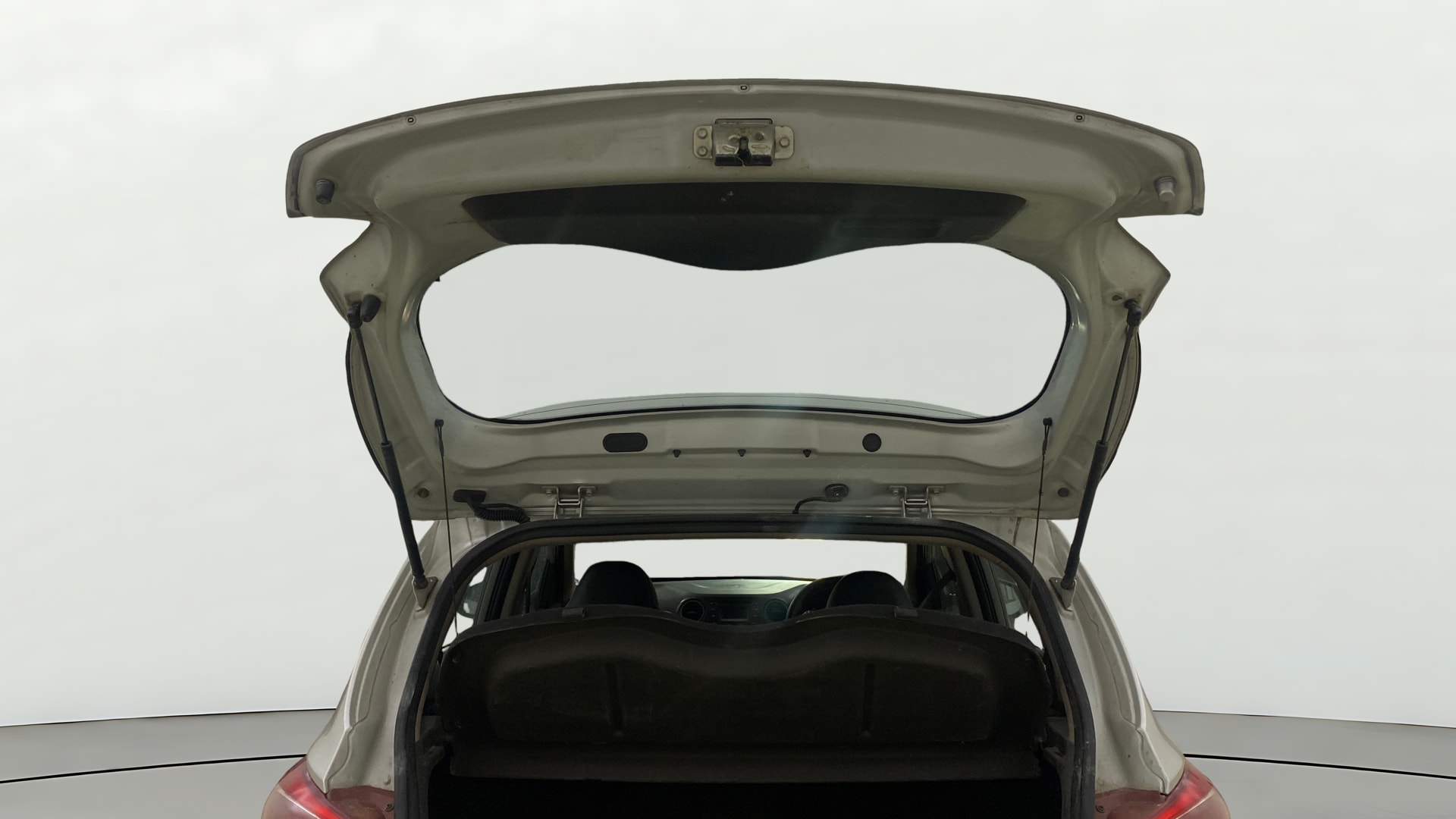 View 2014 Hyundai Grand i10 1.2 Asta Petrol Image 16 Used 2014 Hyundai Grand i10 1.2 Asta Petrol Image 16