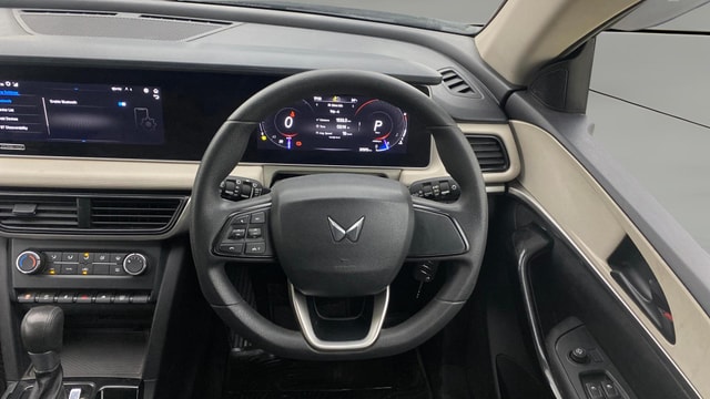 View Mahindra XUV700 Image 20 Used Mahindra XUV700 Image 20