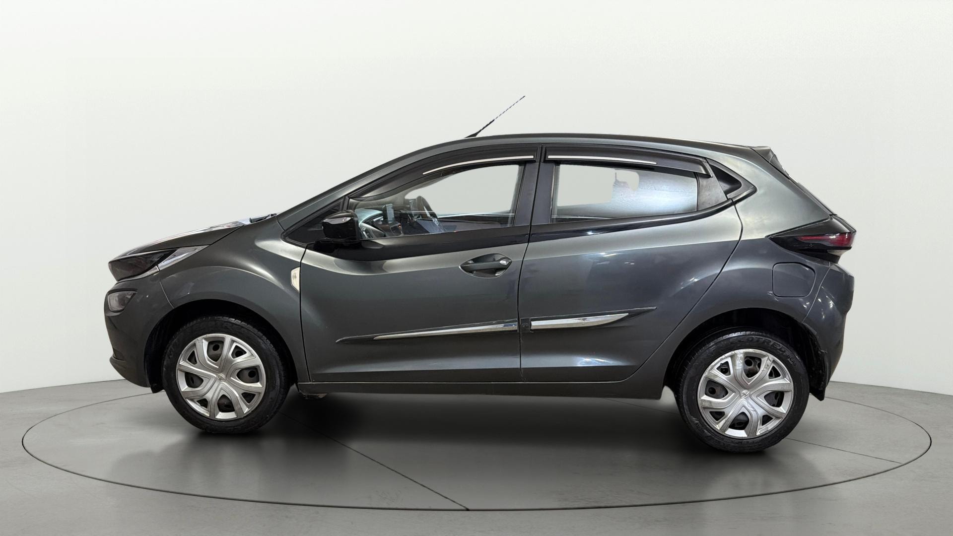 View 2023 Tata Altroz XZ Petrol Image 6 Used 2023 Tata Altroz XZ Petrol Image 6