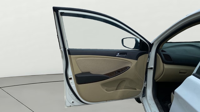 View Hyundai Fluidic Verna Image 32 Used Hyundai Fluidic Verna Image 32