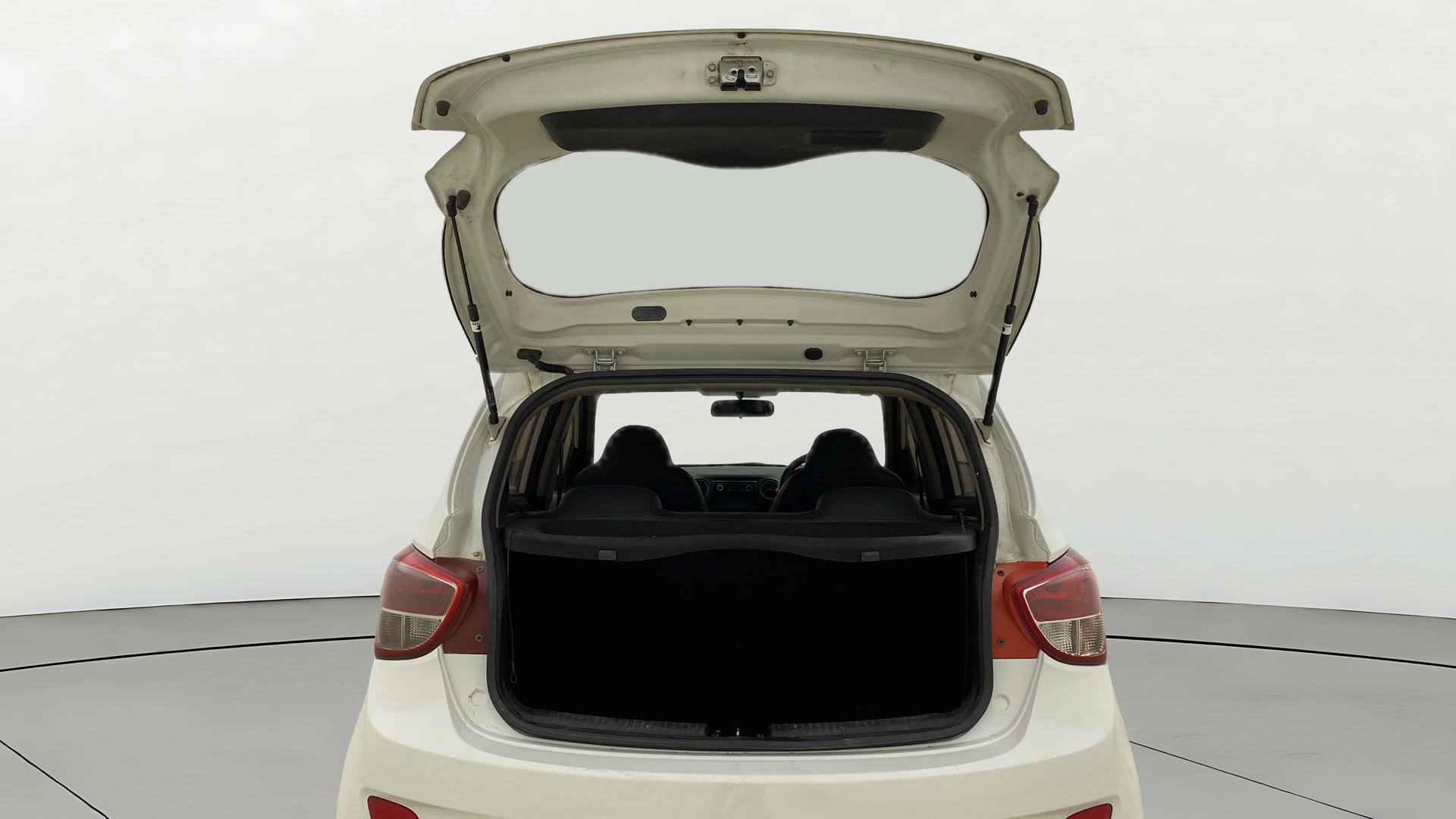 View 2016 Hyundai Grand i10 1.1 Magna Diesel Image 16 Used 2016 Hyundai Grand i10 1.1 Magna Diesel Image 16