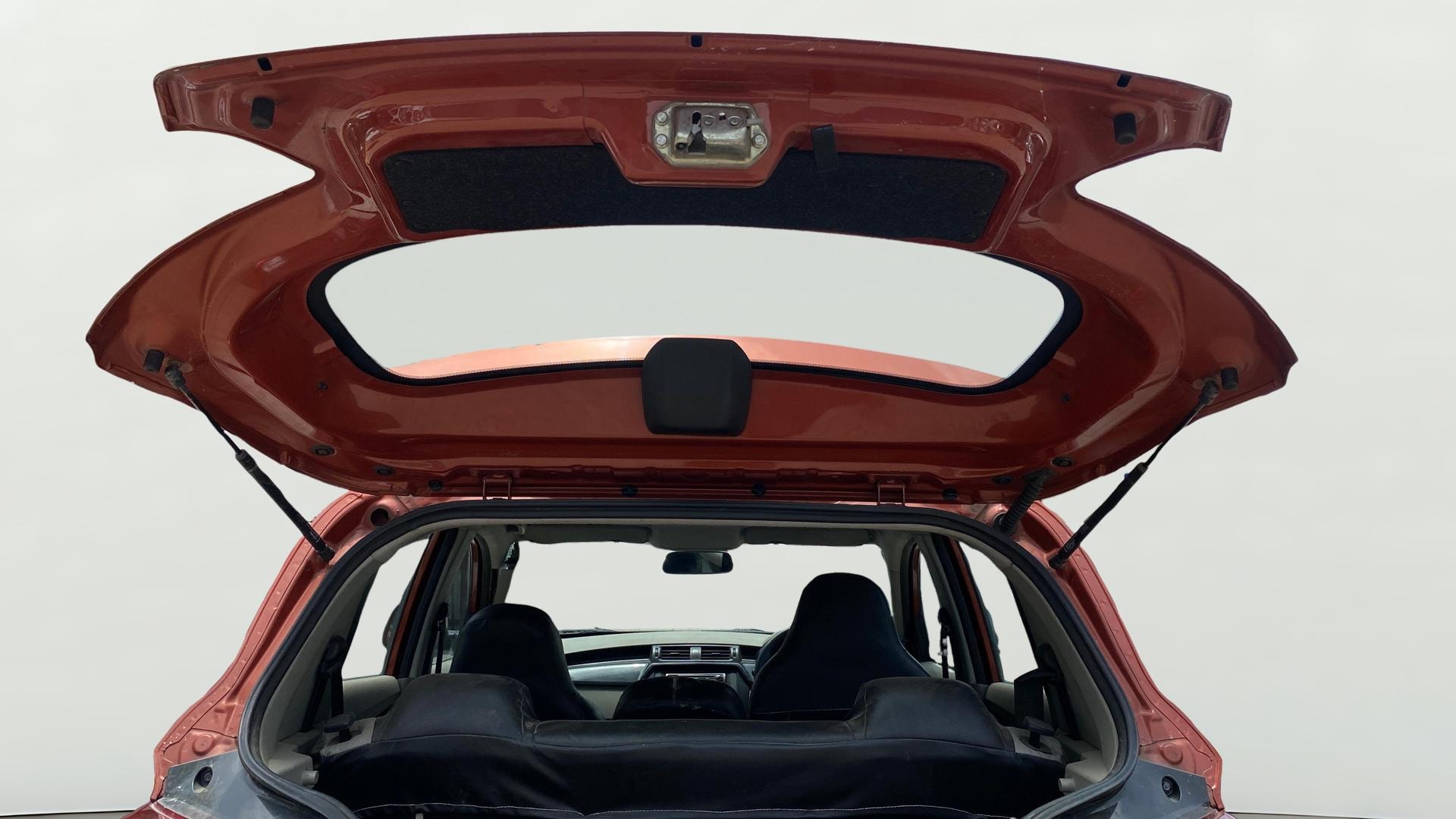 View 2017 Mahindra KUV100 K4 Plus Petrol 6 Seater BS IV Image 16 Used 2017 Mahindra KUV100 K4 Plus Petrol 6 Seater BS IV Image 16