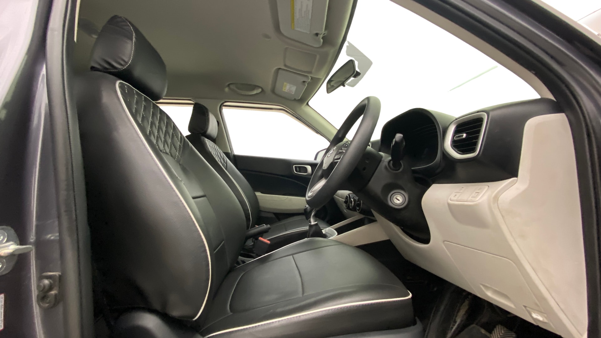 View 2023 Hyundai Venue S (O) 1.0 Turbo Petrol MT Image 27 Used 2023 Hyundai Venue S (O) 1.0 Turbo Petrol MT Image 27