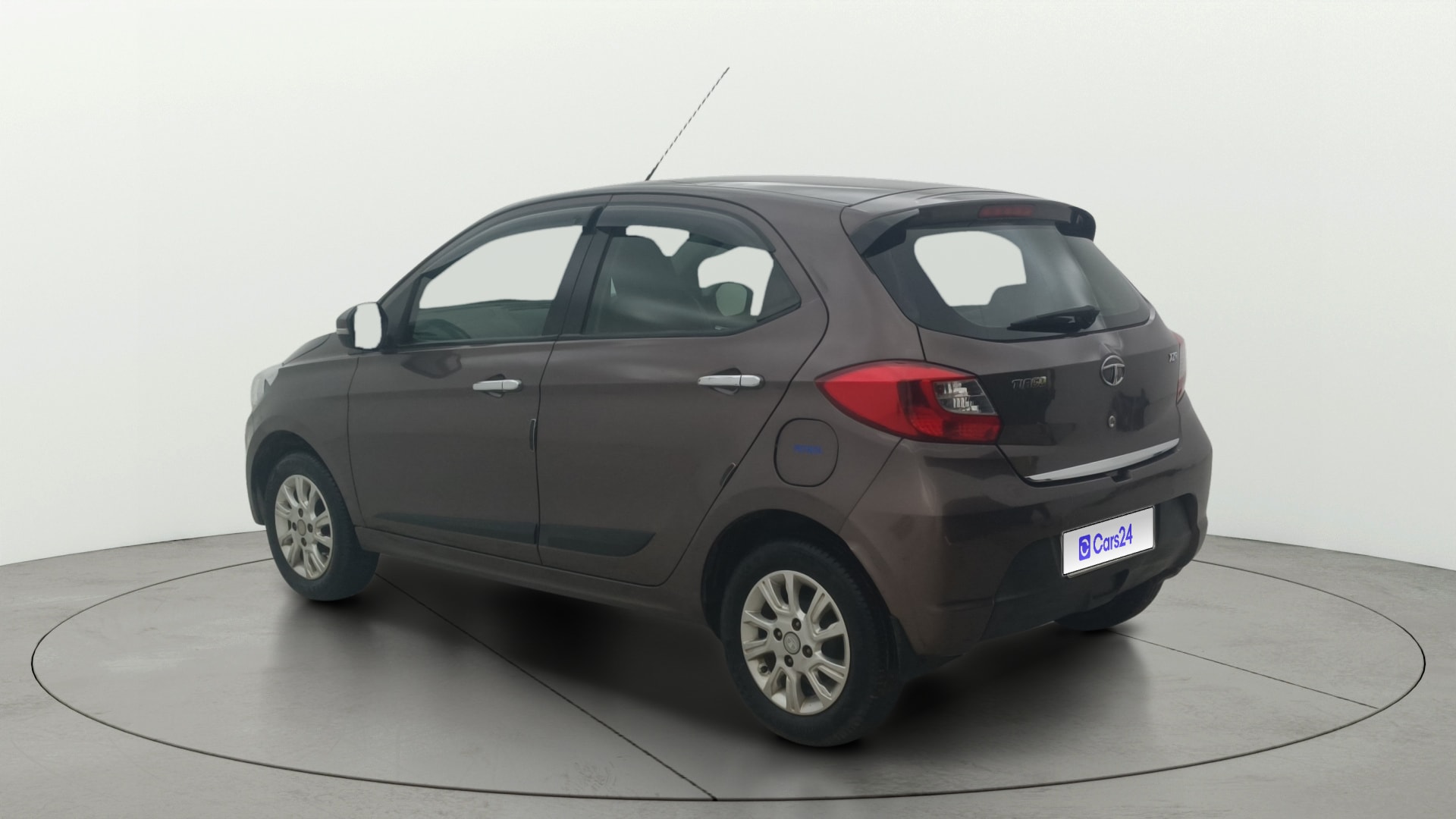 View 2018 Tata Tiago Revotorq XB Image 2 Used 2018 Tata Tiago Revotorq XB Image 2