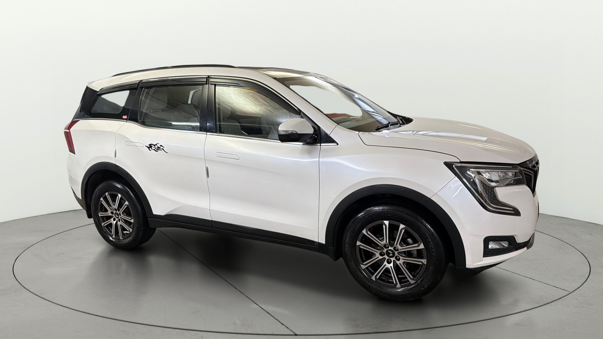 View 2025 Mahindra XUV700 MX Petrol 5 STR Image 24 Used 2025 Mahindra XUV700 MX Petrol 5 STR Image 24