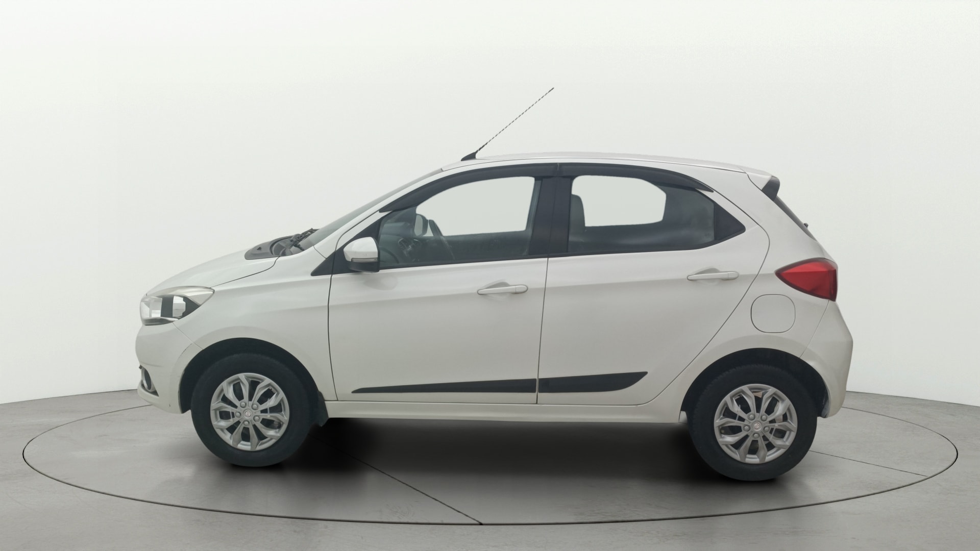 View 2019 Tata Tiago Revotorq XB Image 5 Used 2019 Tata Tiago Revotorq XB Image 5