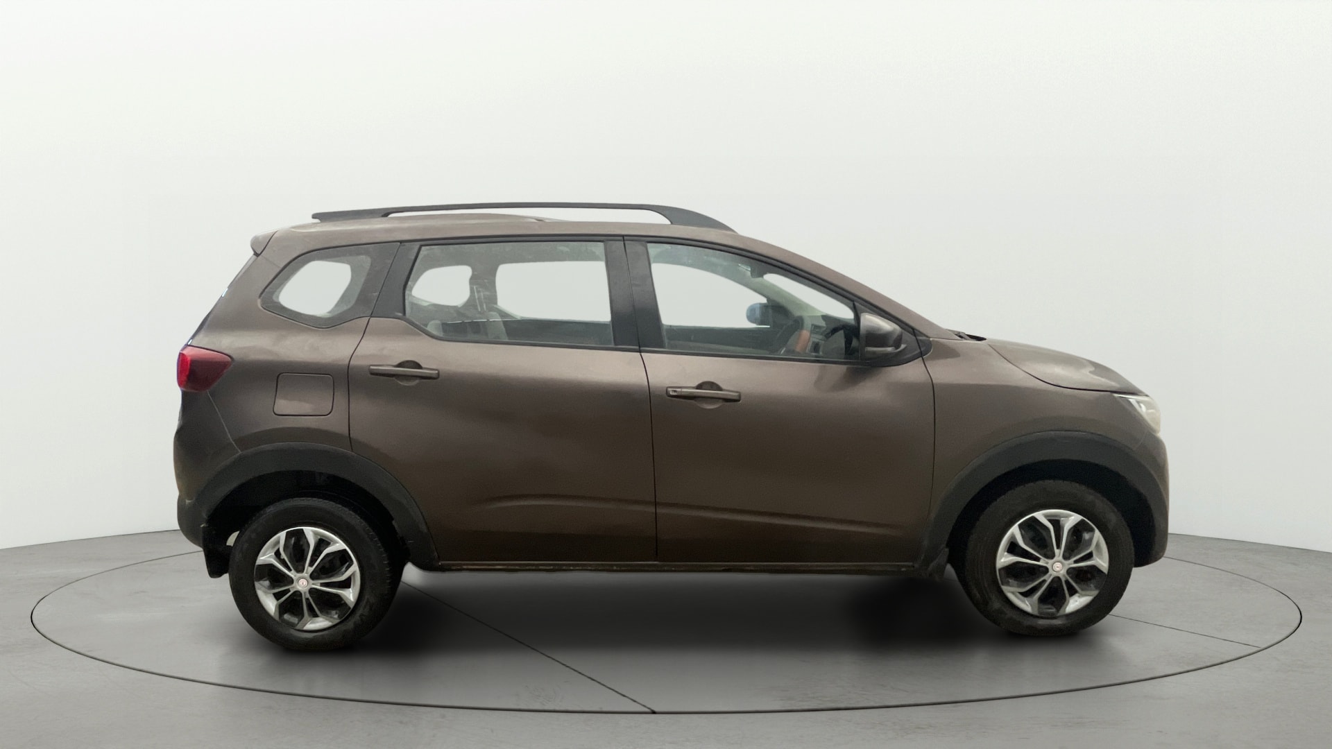 View 2022 Renault Triber RXT Image 8 Used 2022 Renault Triber RXT Image 8