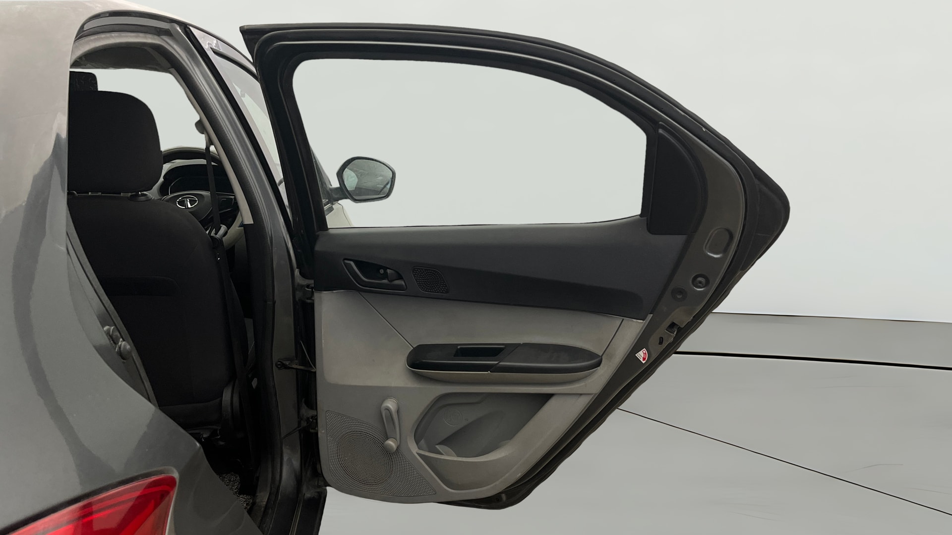View 2021 Tata Tiago Revotorq XB Image 5 Used 2021 Tata Tiago Revotorq XB Image 5